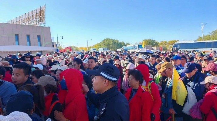 額濟(jì)納胡楊林景區(qū)今年為何這樣“紅”？